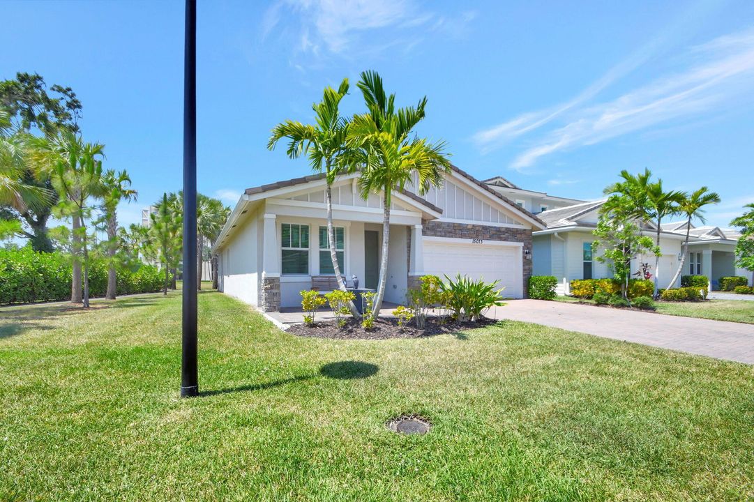 Active With Contract: $599,999 (3 beds, 2 baths, 1603 Square Feet)