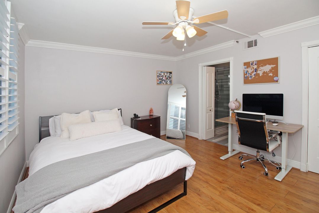 Active With Contract: $198,000 (1 beds, 2 baths, 930 Square Feet)