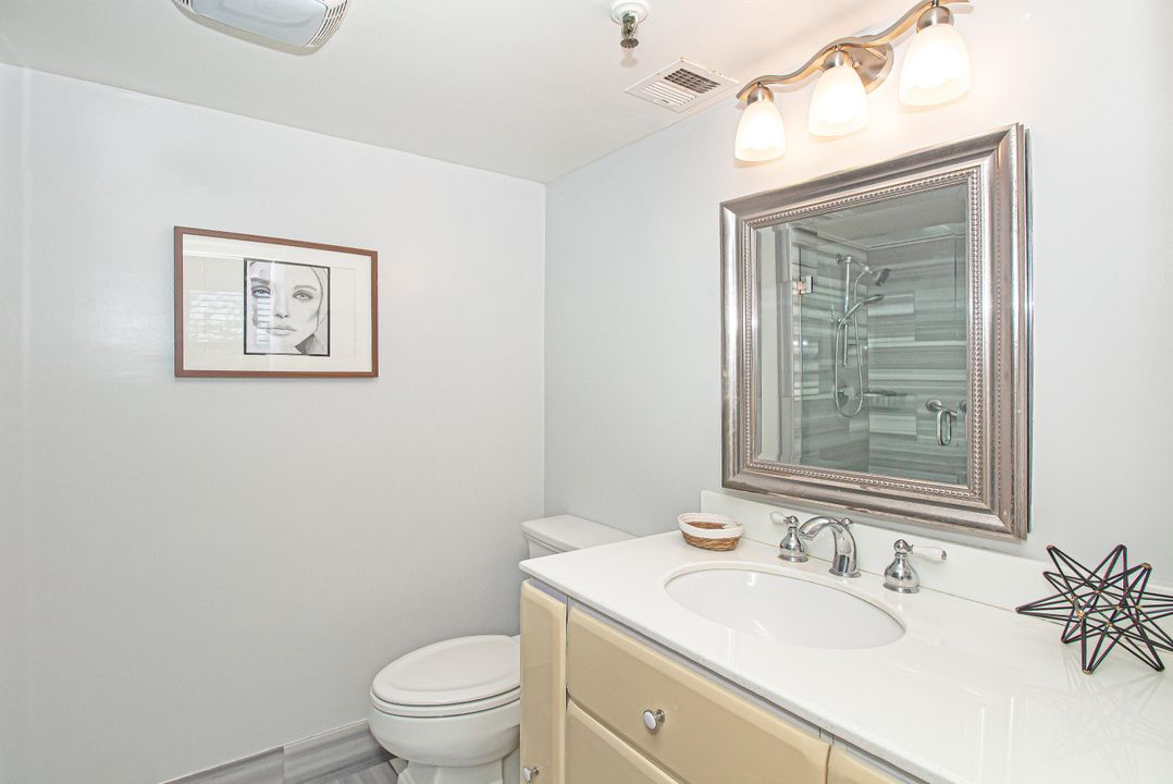 Active With Contract: $198,000 (1 beds, 2 baths, 930 Square Feet)