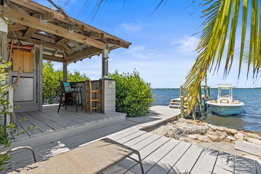 For Sale: $1,575,000 (4 beds, 3 baths, 2494 Square Feet)