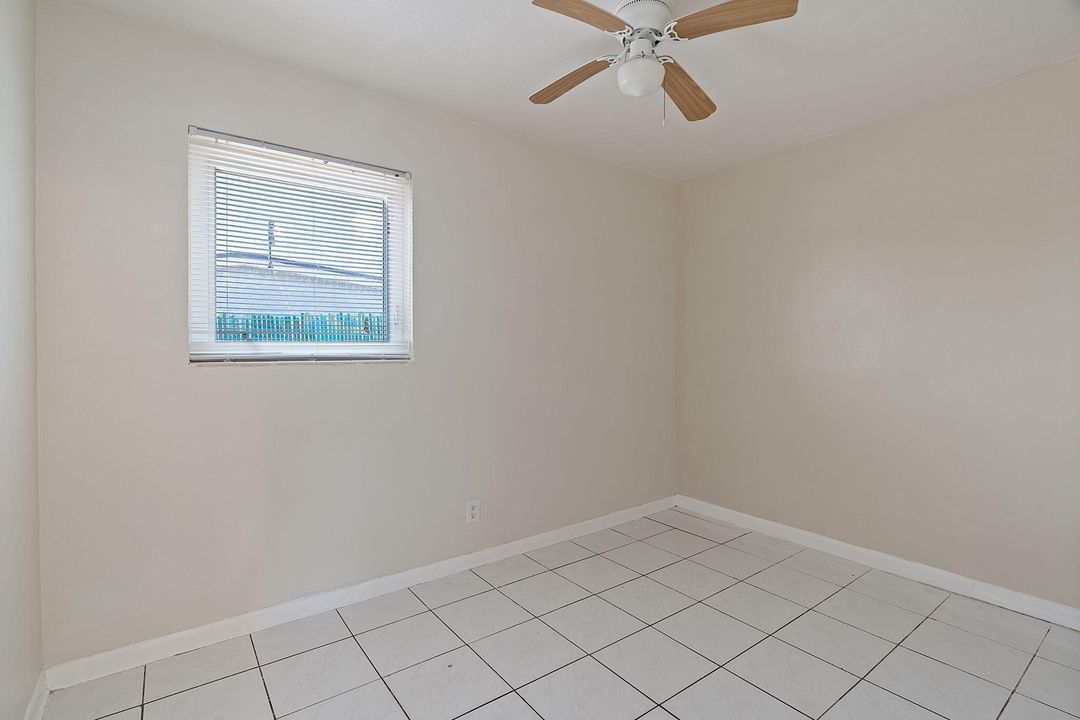 Active With Contract: $299,000 (2 beds, 2 baths, 943 Square Feet)