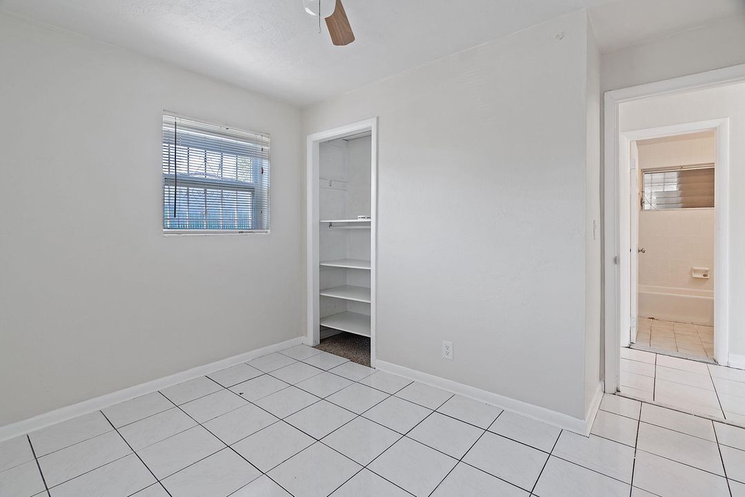 Active With Contract: $299,000 (2 beds, 2 baths, 943 Square Feet)