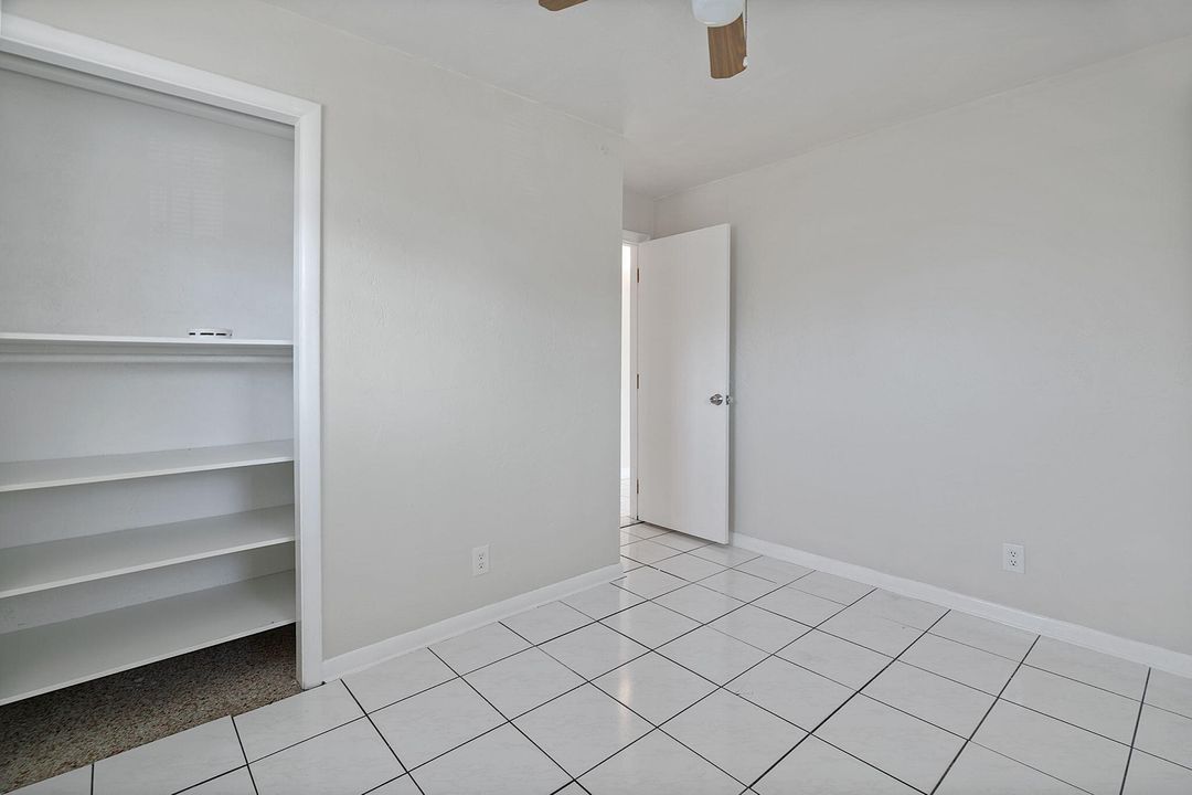 Active With Contract: $299,000 (2 beds, 2 baths, 943 Square Feet)