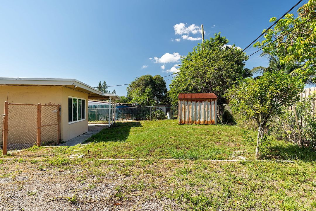 Active With Contract: $299,000 (2 beds, 2 baths, 943 Square Feet)