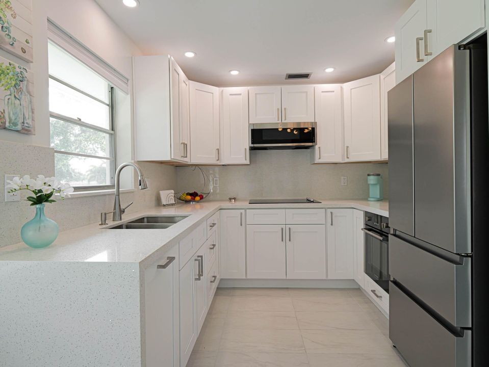 For Sale: $224,900 (2 beds, 2 baths, 1000 Square Feet)