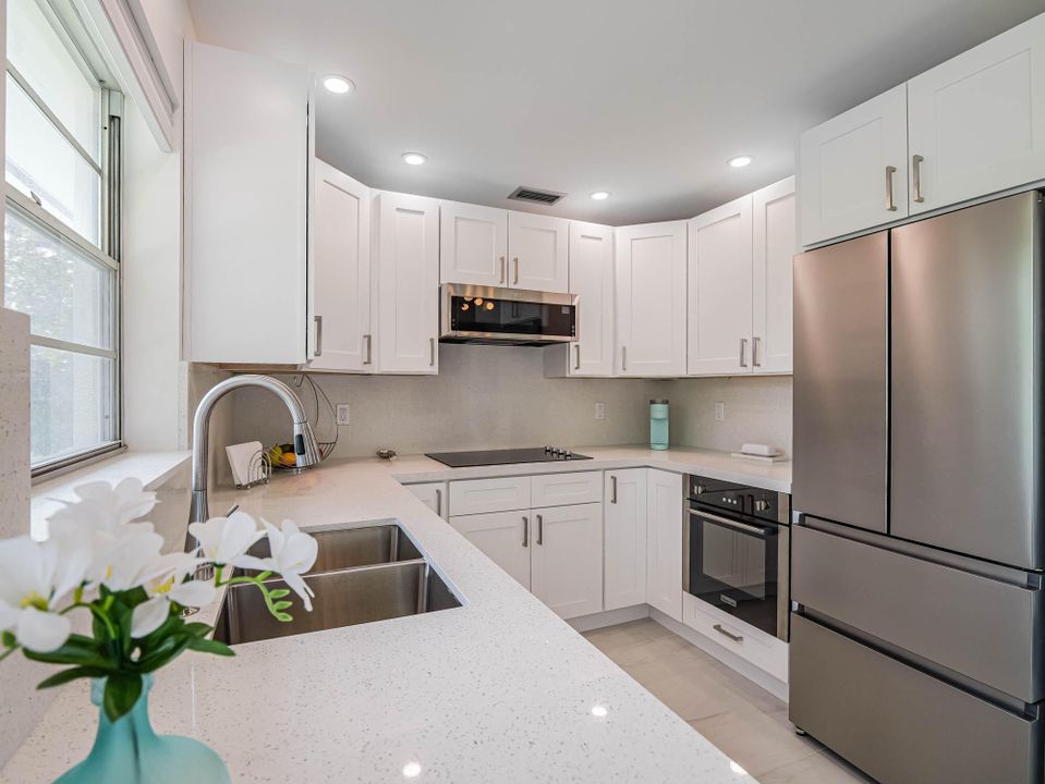 For Sale: $224,900 (2 beds, 2 baths, 1000 Square Feet)