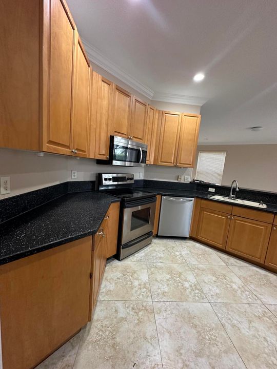 For Rent: $3,990 (4 beds, 2 baths, 2714 Square Feet)