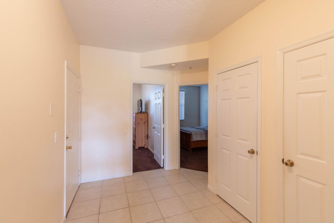 For Rent: $1,900 (3 beds, 2 baths, 1200 Square Feet)