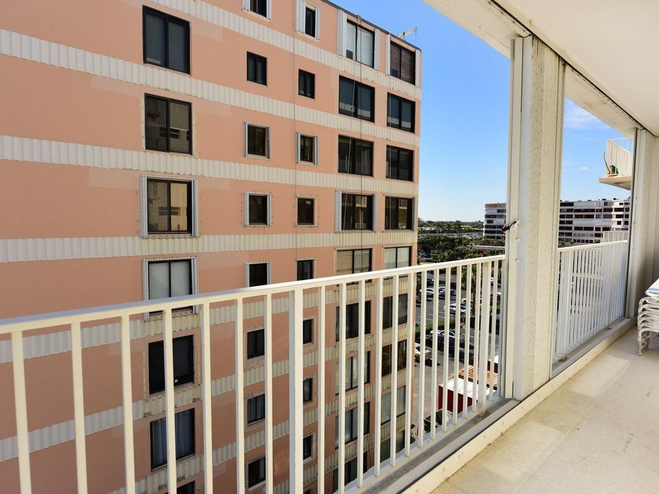 Active With Contract: $3,700 (2 beds, 2 baths, 1301 Square Feet)