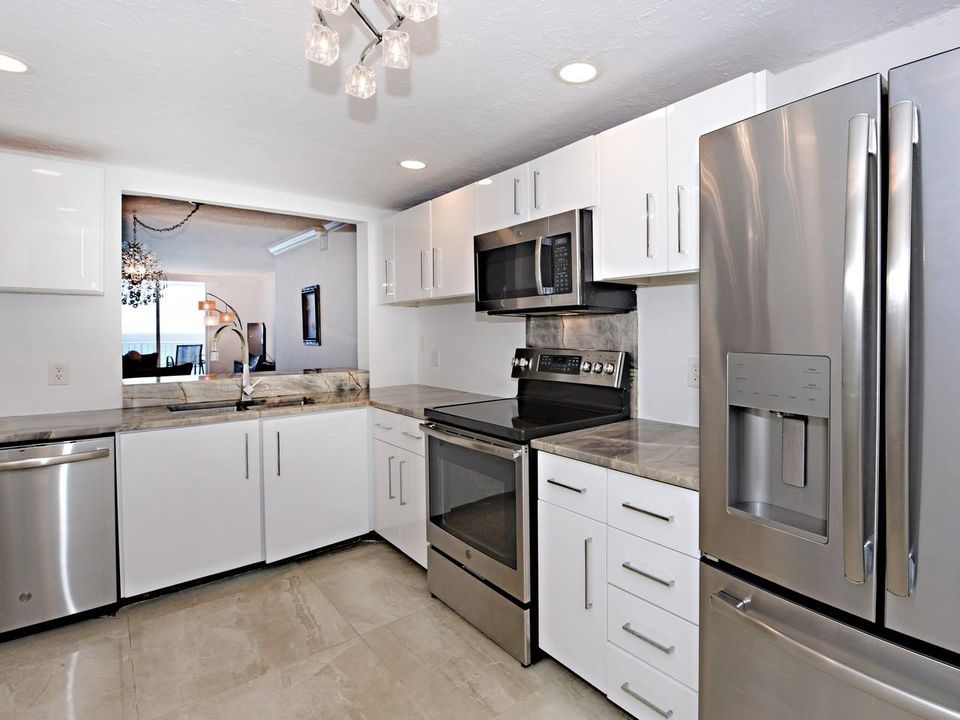 Active With Contract: $3,700 (2 beds, 2 baths, 1301 Square Feet)