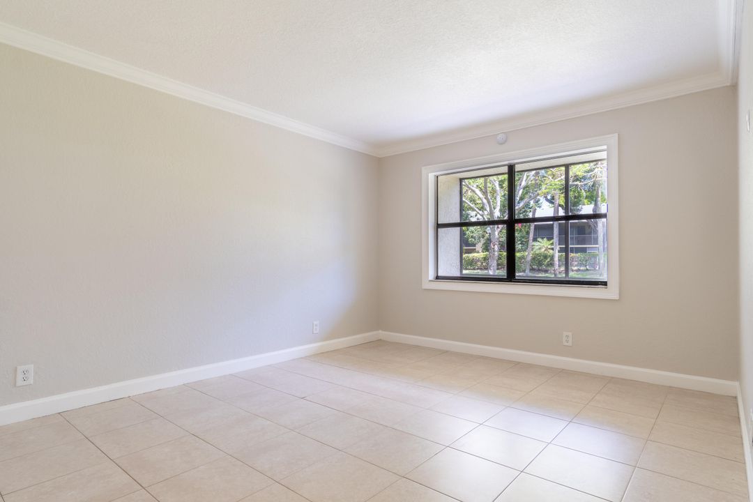 Active With Contract: $2,200 (2 beds, 2 baths, 900 Square Feet)