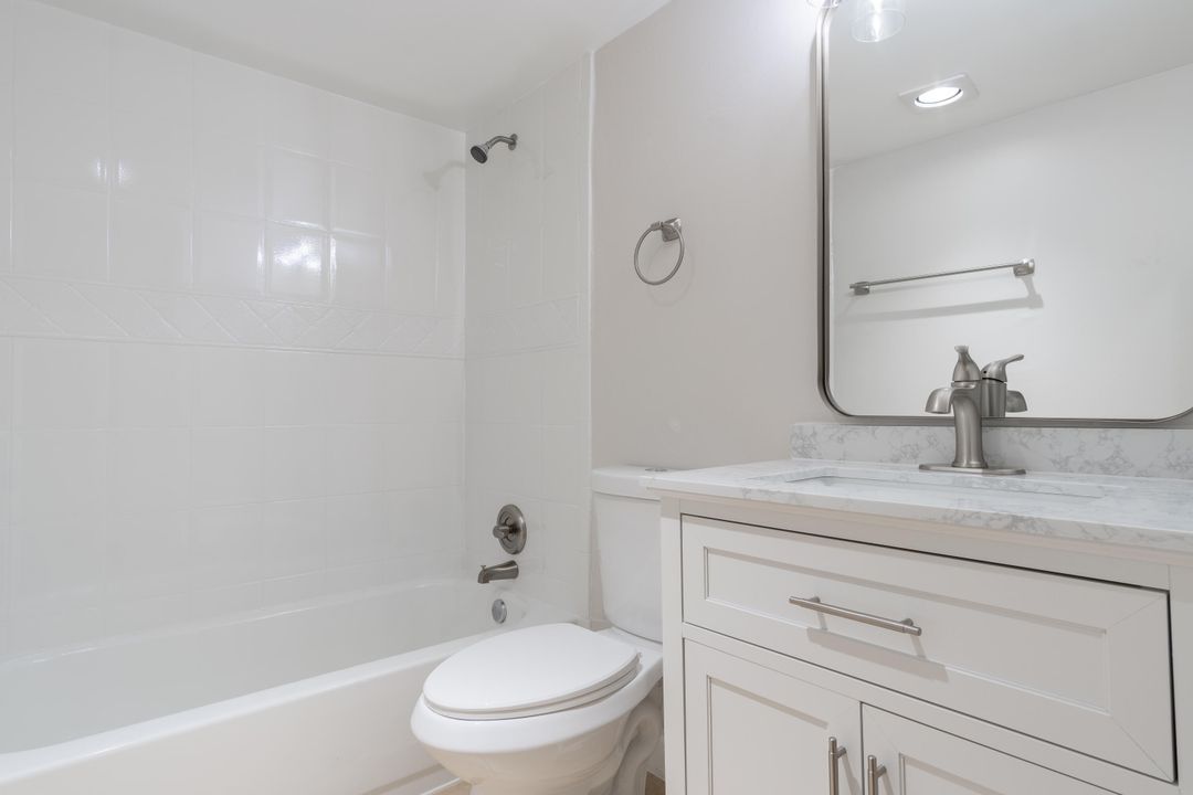 Active With Contract: $2,200 (2 beds, 2 baths, 900 Square Feet)