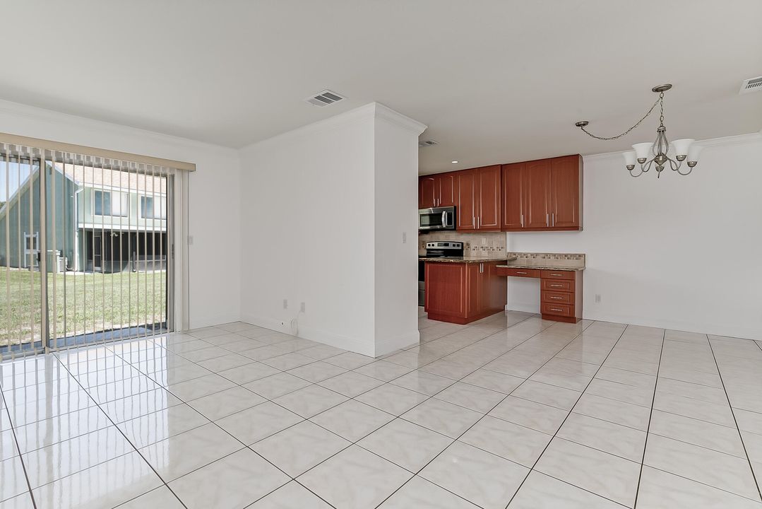 Active With Contract: $245,000 (2 beds, 2 baths, 1041 Square Feet)