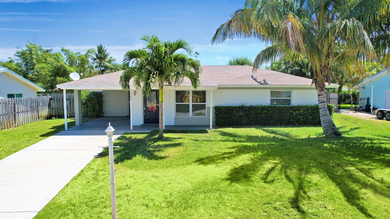 For Sale: $595,000 (2 beds, 2 baths, 1106 Square Feet)