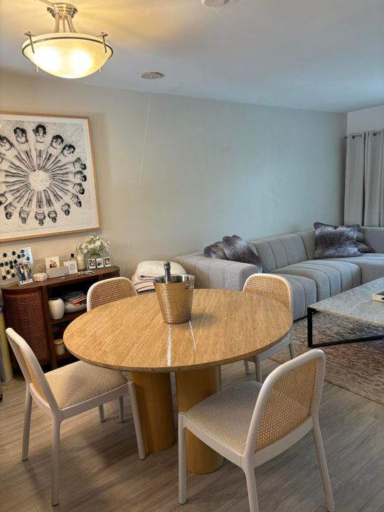 Active With Contract: $2,300 (2 beds, 2 baths, 899 Square Feet)