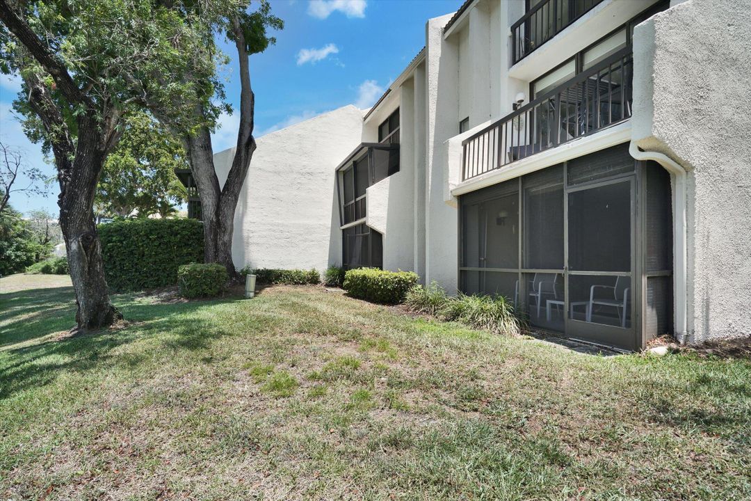 Active With Contract: $269,900 (2 beds, 2 baths, 1400 Square Feet)