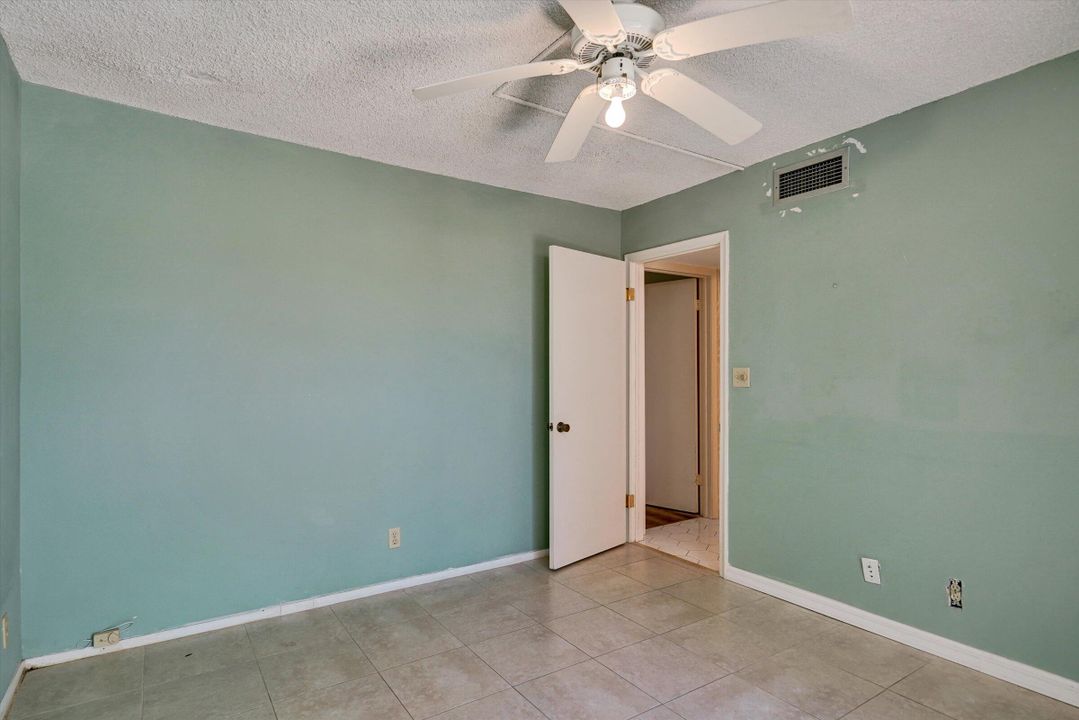Active With Contract: $269,900 (2 beds, 2 baths, 1400 Square Feet)