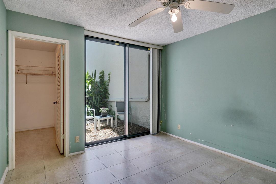 Active With Contract: $269,900 (2 beds, 2 baths, 1400 Square Feet)