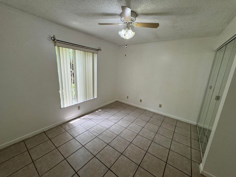 Active With Contract: $1,950 (2 beds, 2 baths, 1018 Square Feet)