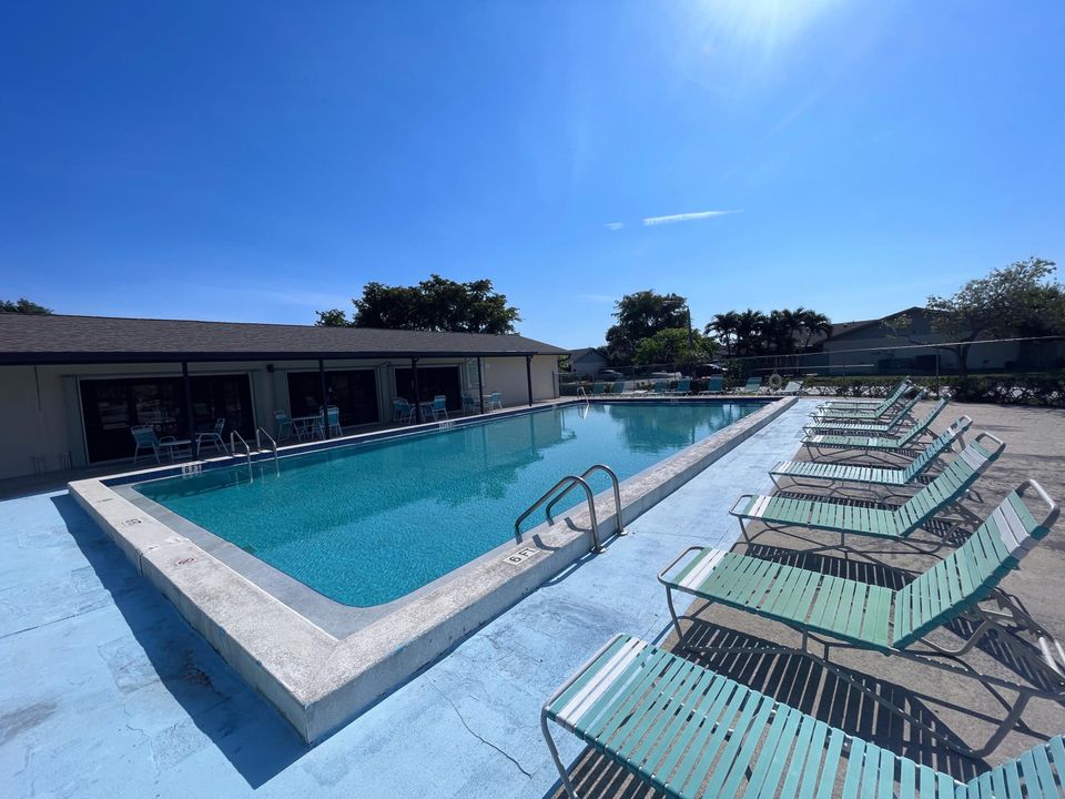 Active With Contract: $254,900 (2 beds, 2 baths, 1243 Square Feet)