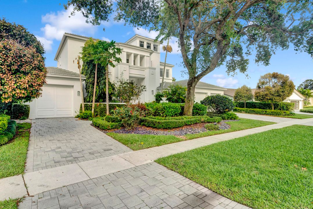 For Sale: $3,800,000 (5 beds, 6 baths, 6097 Square Feet)