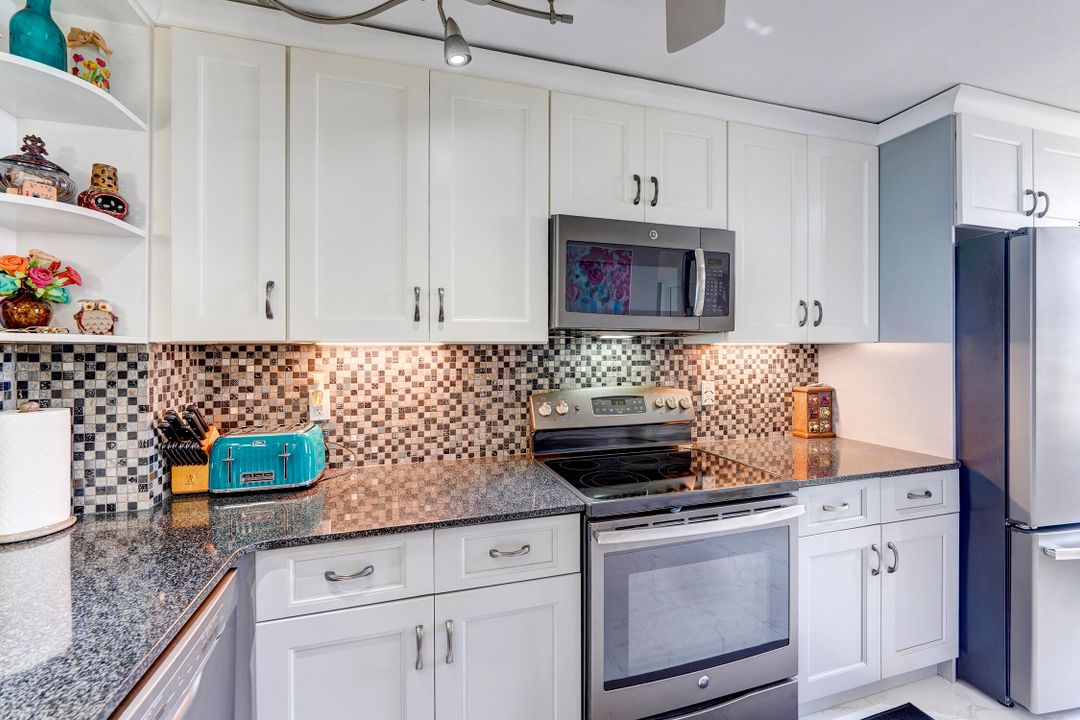 For Sale: $625,000 (2 beds, 2 baths, 1154 Square Feet)