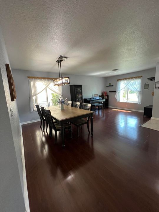 For Sale: $549,900 (4 beds, 2 baths, 2112 Square Feet)