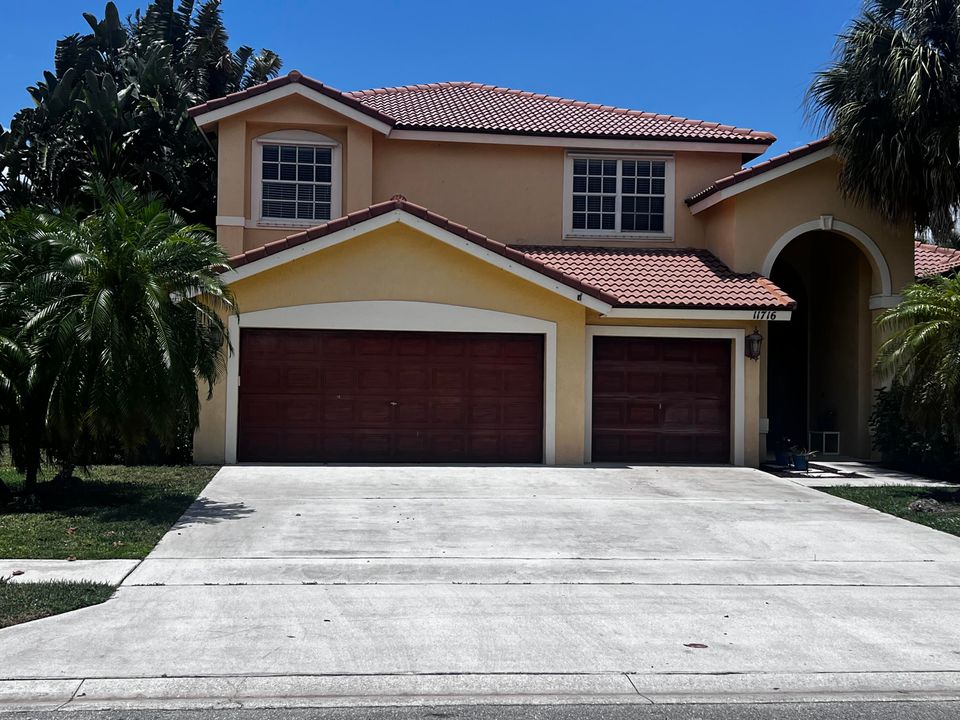 Active With Contract: $750,000 (5 beds, 3 baths, 3258 Square Feet)