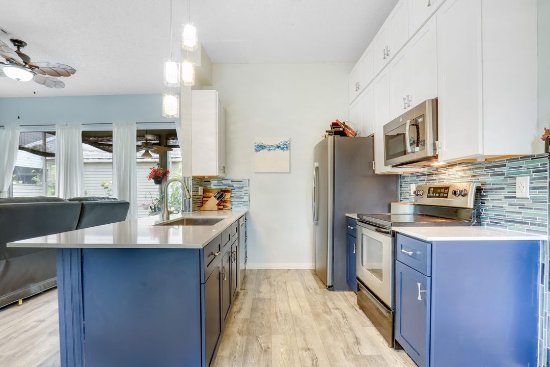Active With Contract: $450,000 (2 beds, 2 baths, 1099 Square Feet)