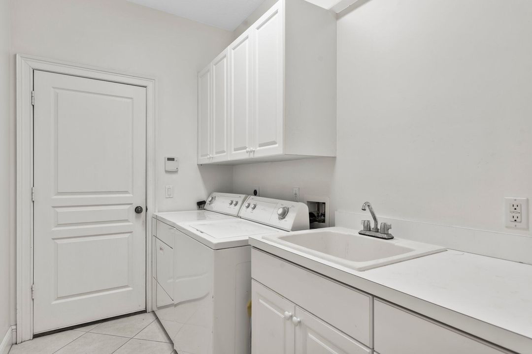 Active With Contract: $675,000 (3 beds, 2 baths, 2631 Square Feet)