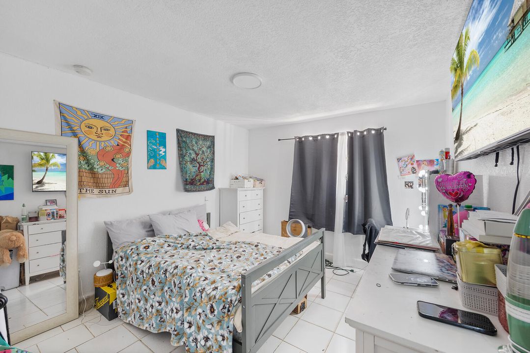 Active With Contract: $320,000 (3 beds, 2 baths, 1200 Square Feet)