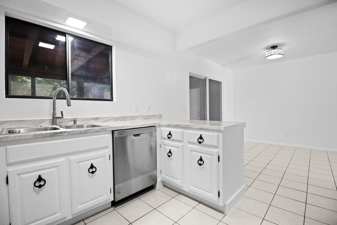 Active With Contract: $3,500 (3 beds, 2 baths, 1361 Square Feet)