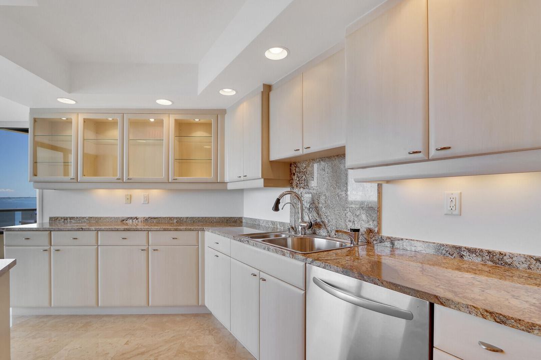 For Sale: $1,200,000 (2 beds, 2 baths, 2646 Square Feet)