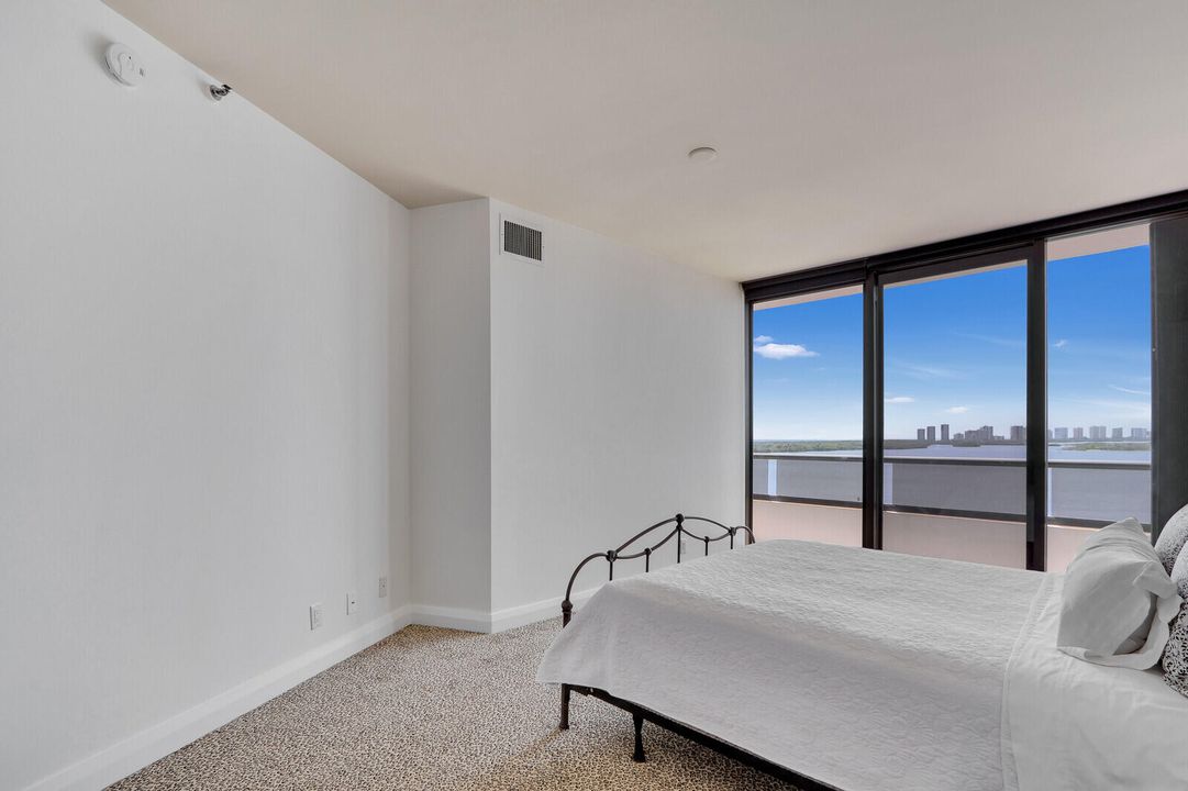 For Sale: $1,200,000 (2 beds, 2 baths, 2646 Square Feet)