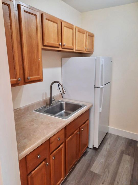 Active With Contract: $1,550 (1 beds, 1 baths, 614 Square Feet)