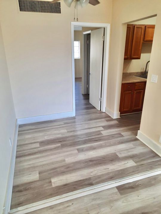 Active With Contract: $1,550 (1 beds, 1 baths, 614 Square Feet)