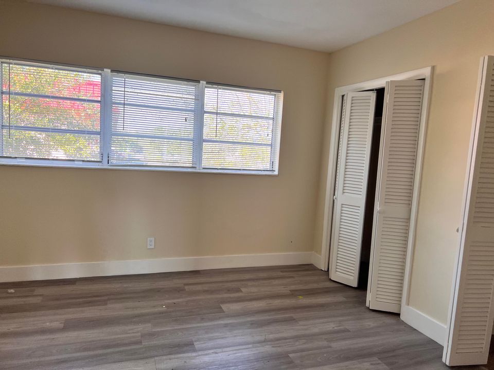 Active With Contract: $1,550 (1 beds, 1 baths, 614 Square Feet)