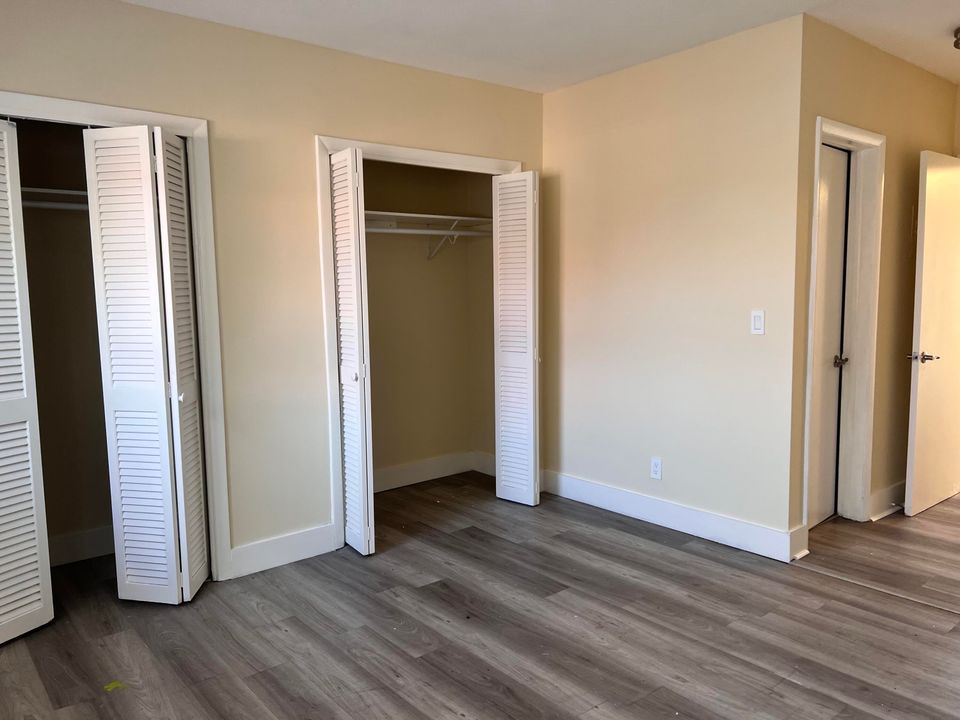 Active With Contract: $1,550 (1 beds, 1 baths, 614 Square Feet)