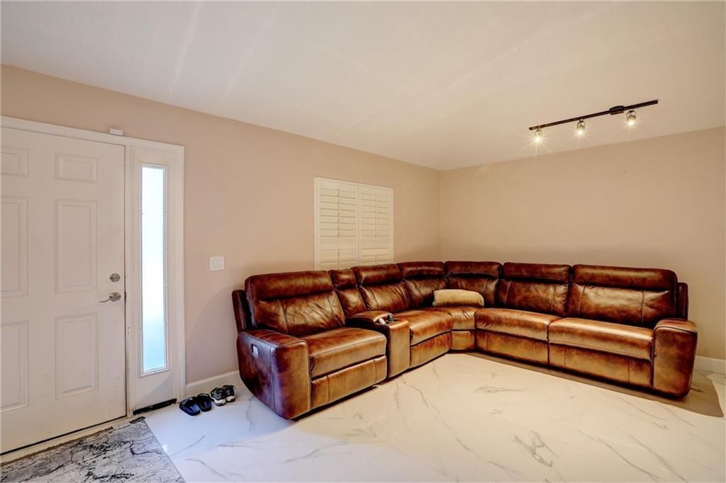 For Sale: $360,000 (3 beds, 2 baths, 1727 Square Feet)