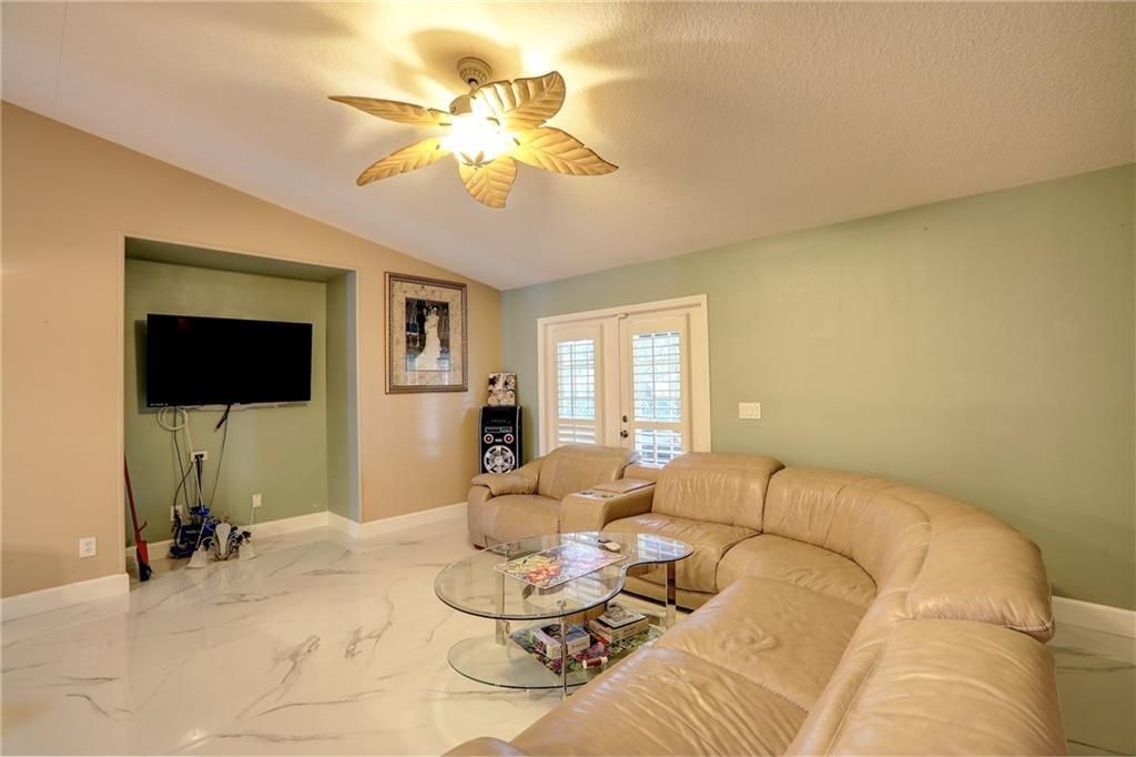 For Sale: $360,000 (3 beds, 2 baths, 1727 Square Feet)