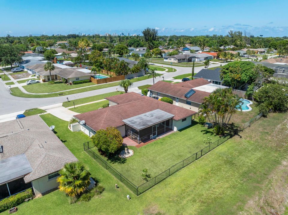 Active With Contract: $549,900 (3 beds, 2 baths, 1671 Square Feet)