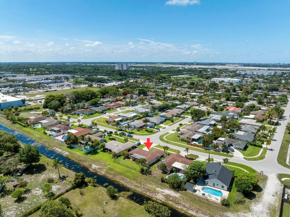 Active With Contract: $549,900 (3 beds, 2 baths, 1671 Square Feet)