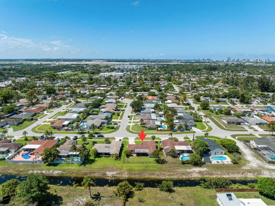 Active With Contract: $549,900 (3 beds, 2 baths, 1671 Square Feet)