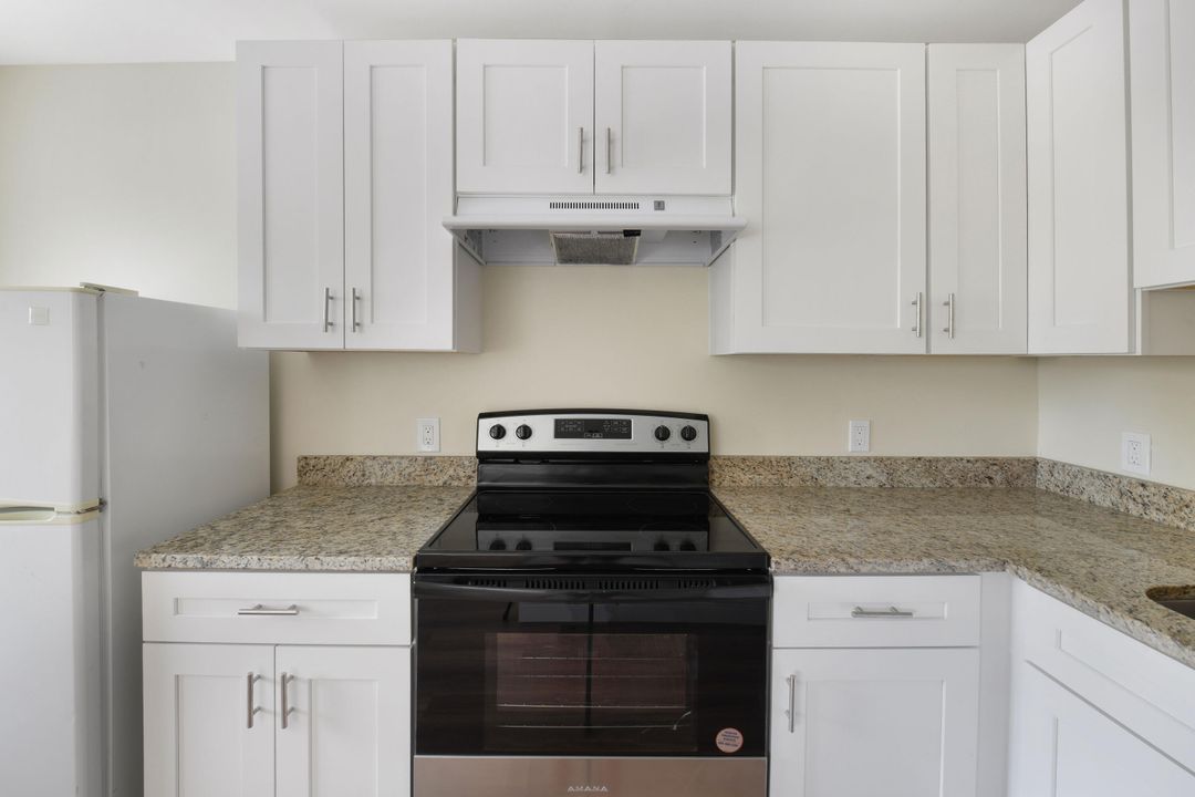 Active With Contract: $1,550 (1 beds, 1 baths, 455 Square Feet)