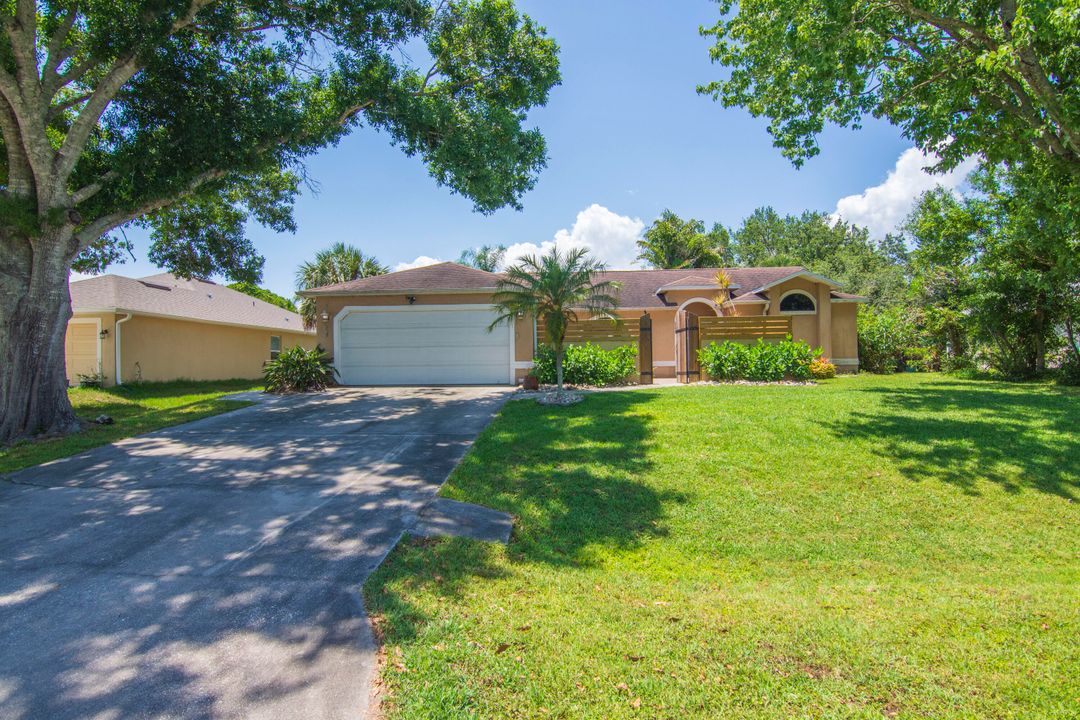 Active With Contract: $250,000 (2 beds, 2 baths, 1259 Square Feet)