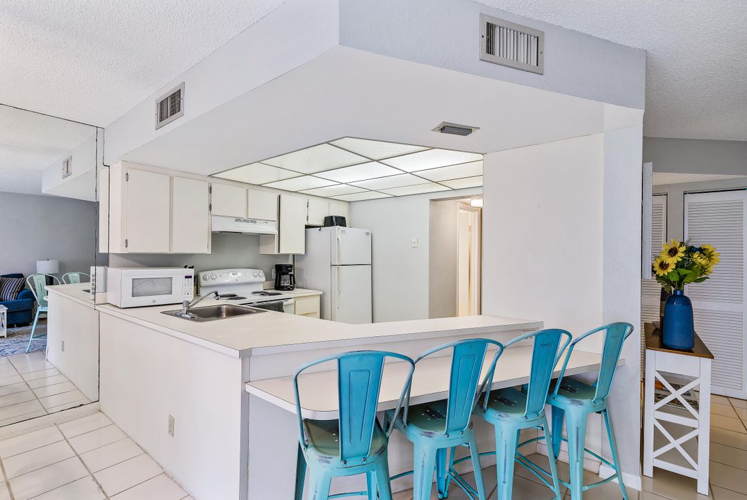For Sale: $375,000 (1 beds, 1 baths, 860 Square Feet)