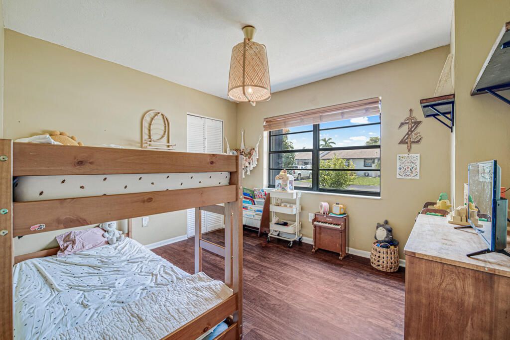 For Sale: $319,900 (2 beds, 2 baths, 1347 Square Feet)