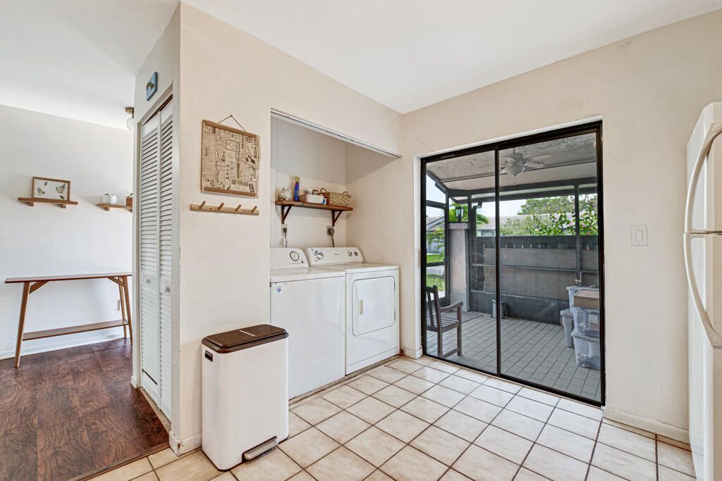 For Sale: $319,900 (2 beds, 2 baths, 1347 Square Feet)