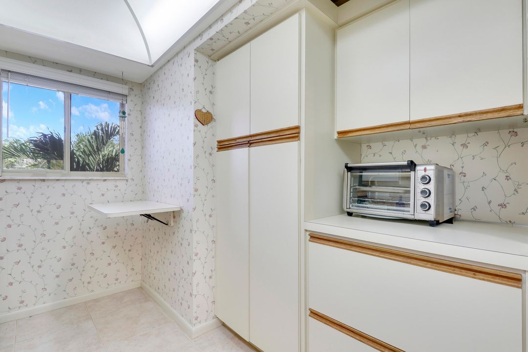 For Sale: $180,000 (2 beds, 2 baths, 1300 Square Feet)