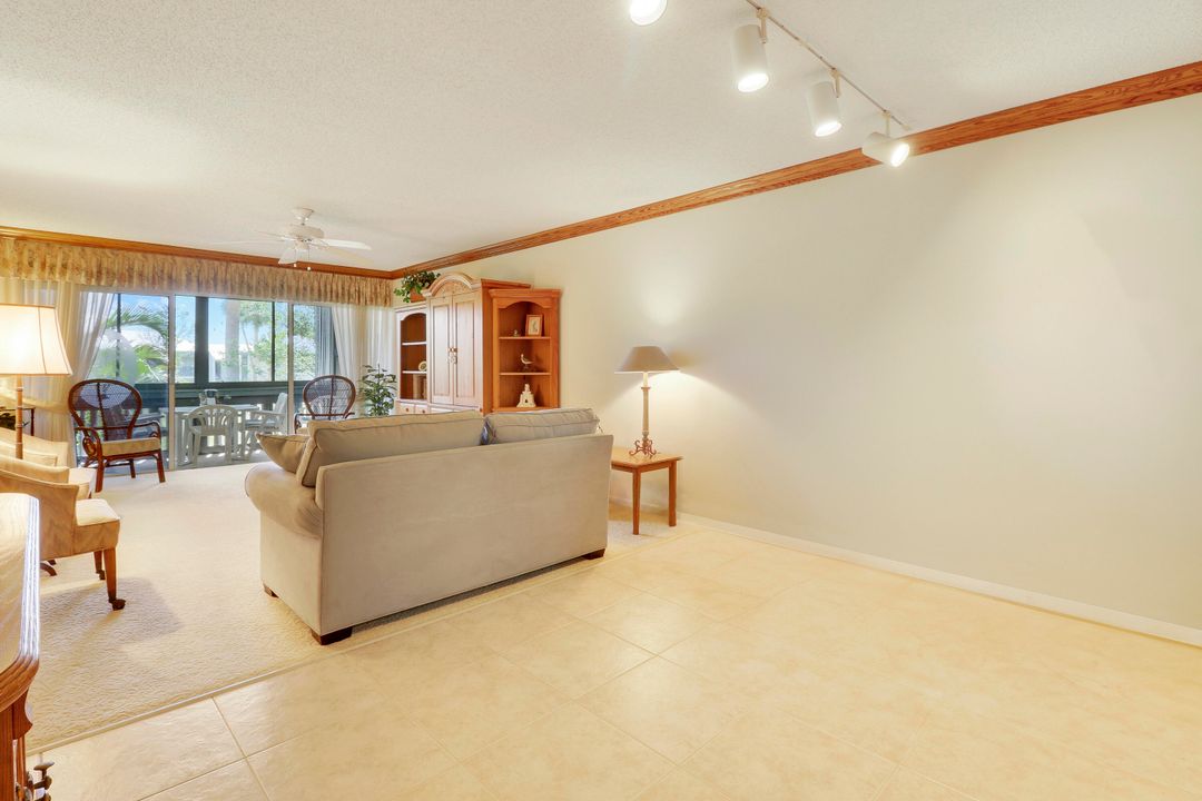 For Sale: $180,000 (2 beds, 2 baths, 1300 Square Feet)